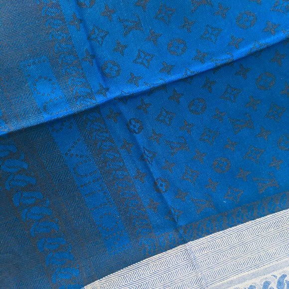 SALE Luxe Large LV Louis Vuitton Light and Dark Blue Wool Scarf Wrap Huge 28x75" - Picture 3 of 8